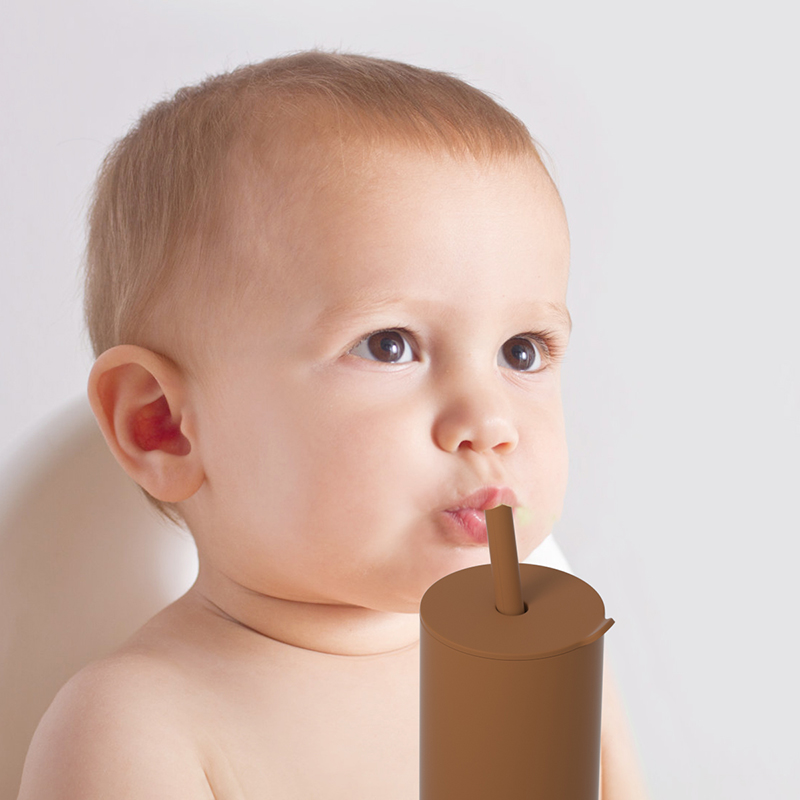 Vandtæt lækageligt kop med silikonstrå til babyfodring